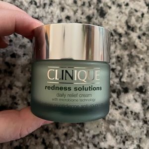 Clinique redness solutions daily relief cream